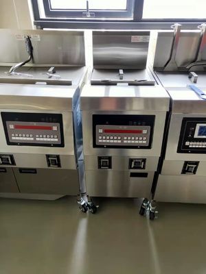 Hoge efficiëntie Gemakkelijk te bedienen Grote capaciteit Elektrisch Met oliefiltratie Commerciële chips Open Fryer