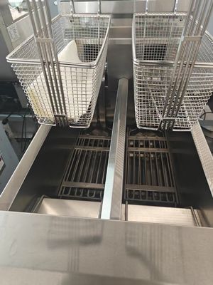 Twee potten Twee manden 7.5L*2 Kleine capaciteit 14kw Olie besparen Elektrische open frituur met oliefiltratie