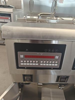 Digitaal computerpaneel Twee potten Vier manden Automatische deep fryer GAS Open deep fryer