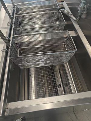 Digitaal computerpaneel Twee potten Vier manden Automatische deep fryer GAS Open deep fryer