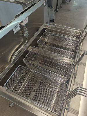 Digitaal computerpaneel Twee potten Vier manden Automatische deep fryer GAS Open deep fryer